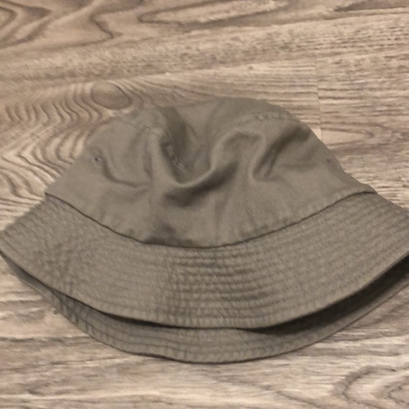 Grey bucket hat. - Picture 3 of 5